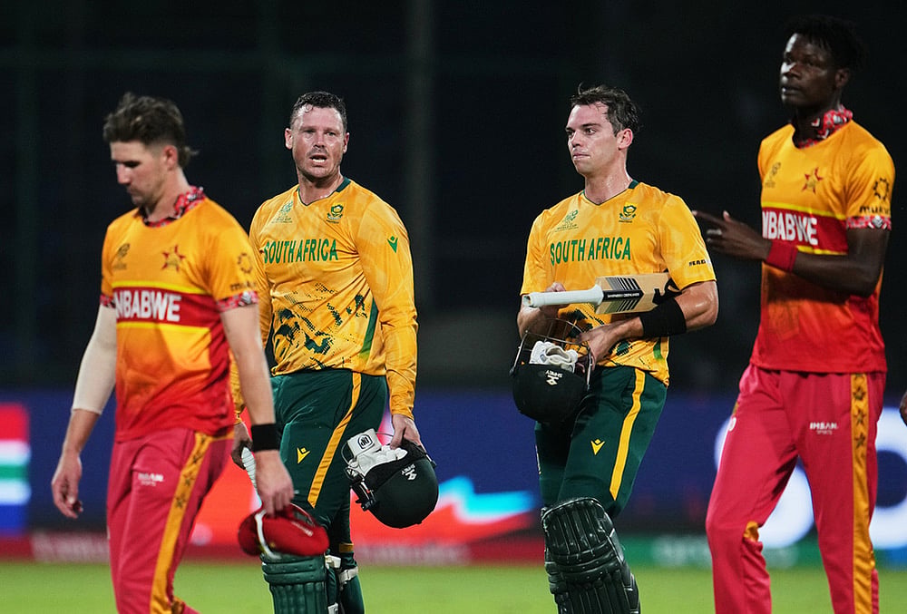 | Photo: AP/Manish Swarup : South Africa's Tristan Stubbs and George Linde, centre, walk off the field after winning the T20 World Cup cricket match between South Africa and Zimbabwe in New Delhi.