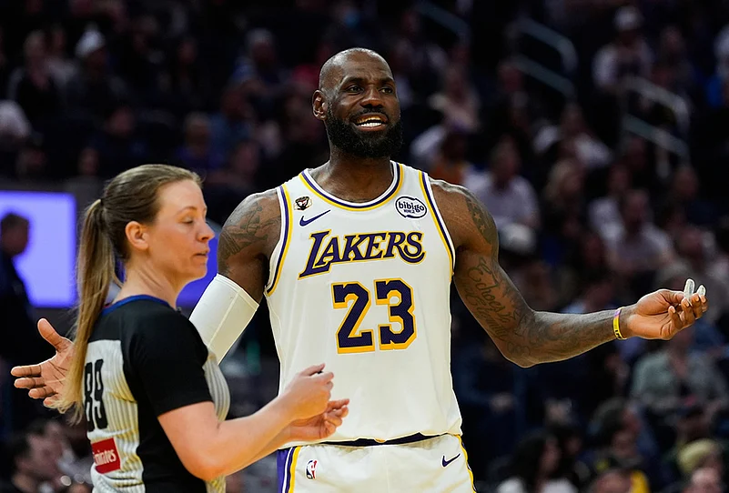 Golden State Warriors Vs Los Angeles Lakers NBA basketball photo-LeBron James