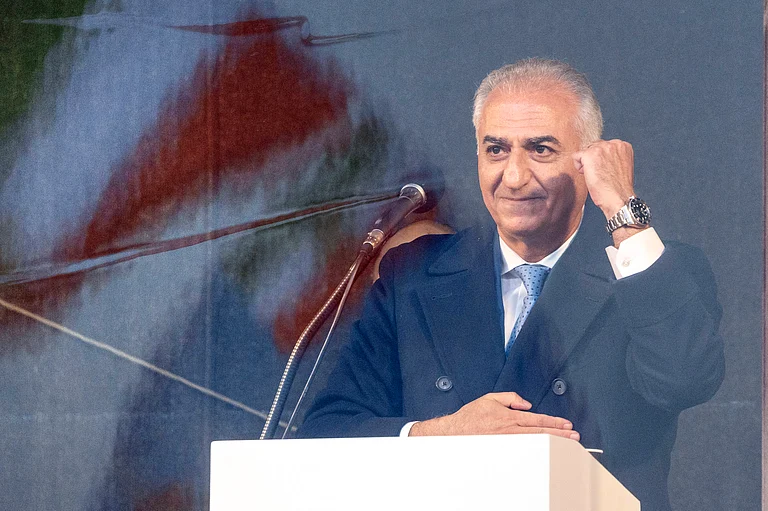 Reza Pahlavi, son of the last Shah overthrown in 1979, was a keynote speaker at the mass demonstration against the Iranian government. 250,000 participants gathered under the Bavaria statue organized by the exiled Iranian association The Munich Circle, as part of an international solidarity demonstration against the leadership in Tehran - IMAGO / Wolfgang Maria Weber