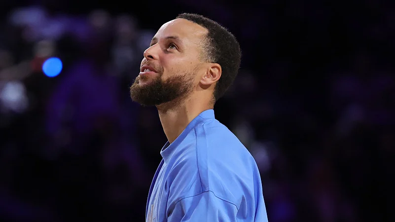 Stephen Curry Confirms Extended Layoff Amid Ongoing Knee Injury Concern