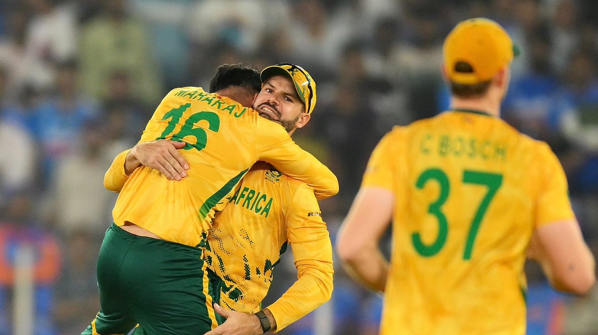 ProteasMenCSA/X : South Africa cricketers celebrating after taking a wicket against India in ICC T20 World Cup 2026 Super 8. 