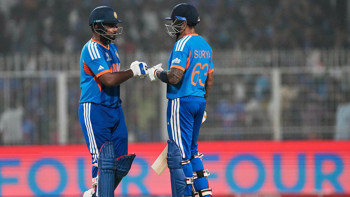 | Photo: AP/Bikas Das : India's captain Suryakumar Yadav, right, and batting partner Sanju Samson touch gloves during the T20 World Cup cricket match between India and West Indies in Kolkata, India, Sunday, March 1, 2026.