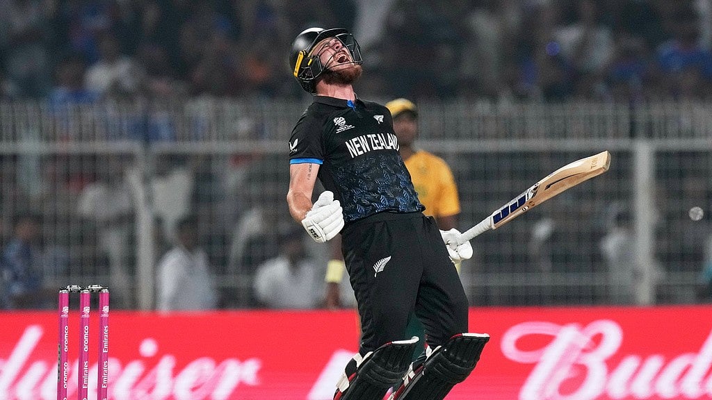 AP Photo/Bikas Das : New Zealand's Finn Allen reacts after hitting the winning runs and finishing his century during the first T20 World Cup cricket semifinal match between New Zealand and South Africa in Kolkata, India, Wednesday, March 4, 2026.