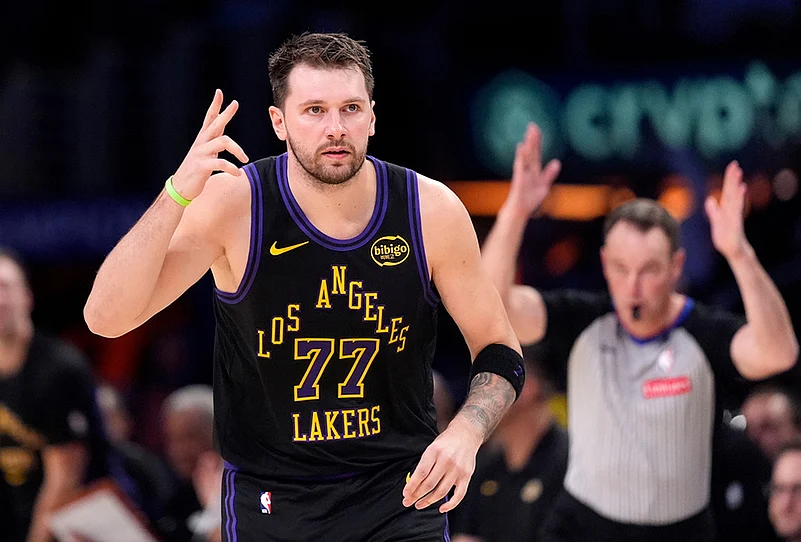 Lakers Vs Pelicans NBA Basketball game-Luka Doncic