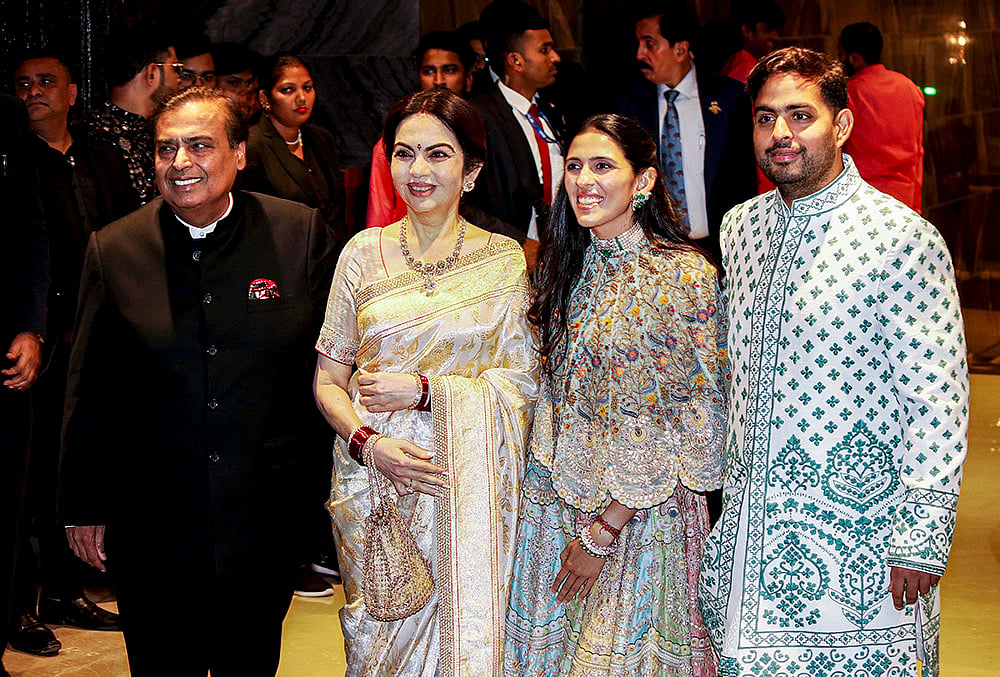 Arjun Tendulkar and Saaniya Chandhok marriage photos-Mukesh Ambani