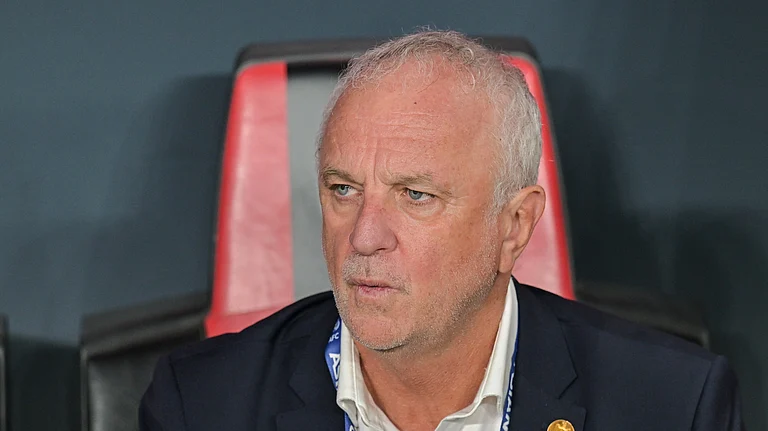 FILE- Iraqi's head coach Graham Arnold sits on the bench at the start of the 2026 World Cup play off first leg soccer match between UAE and Iraq in Abu Dhabi, United Arab Emirates, Friday, Nov. 14, 2025. - (AP Photo/Walid Ibrahim, File)
