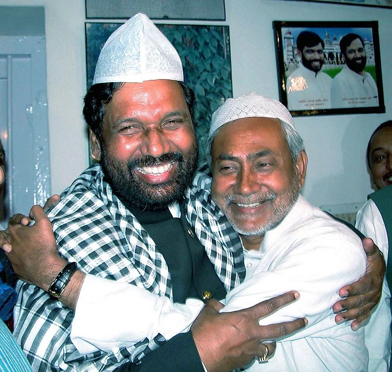 LJP chief Ram Vilas Paswan with JD(U) leader Nitish Kumar