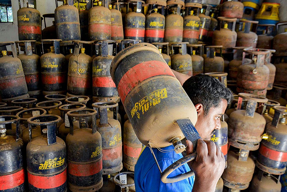 Middle East crises: Rumours of fuel crisis