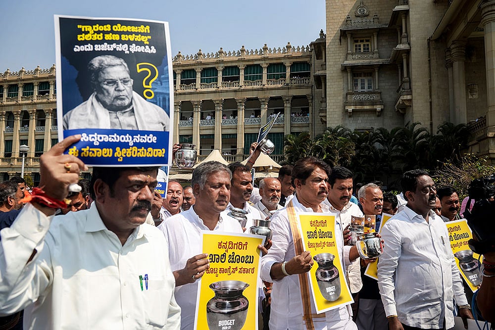 BJP stages ‘Khaali Chambu’ protest against CM Siddaramaiah’s 17th budget