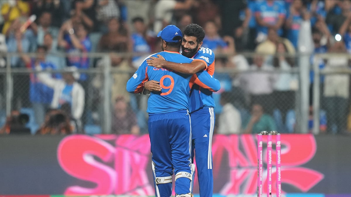 (AP Photo/Rafiq Maqbool) : India's Jasprit Bumrah, right, hugs teammate Sanju Samson to celebrate their win in the T20 World Cup cricket semi-final match against England in Mumbai, India, Thursday, March 5, 2026.