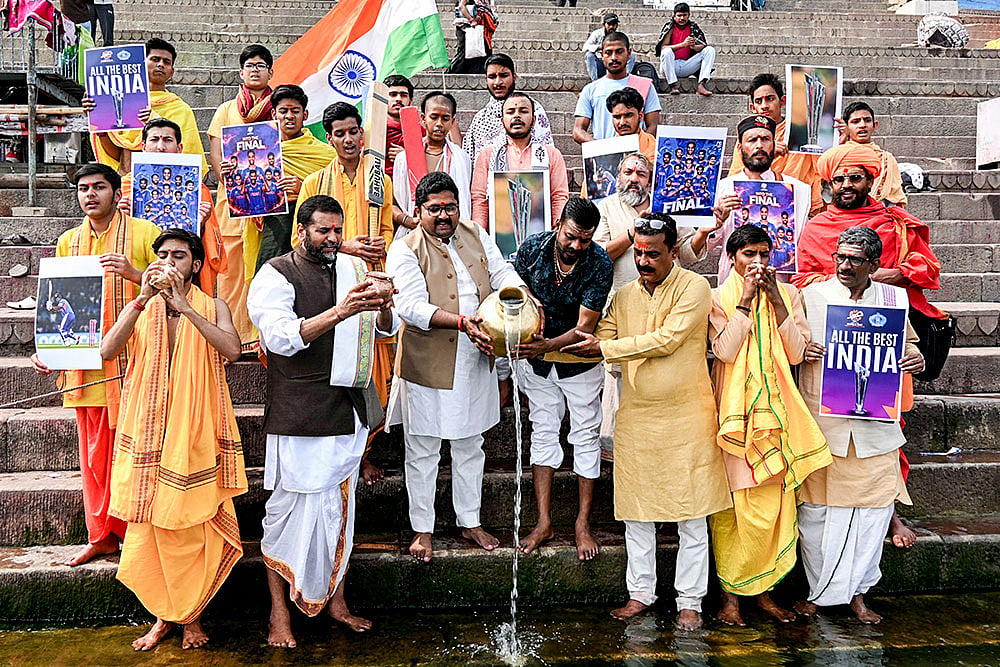 People pray for Indias victory in T20 WC