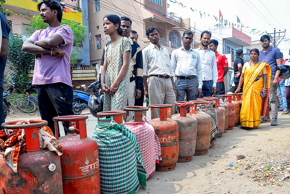 Domestic LPG cylinder costlier by Rs 60