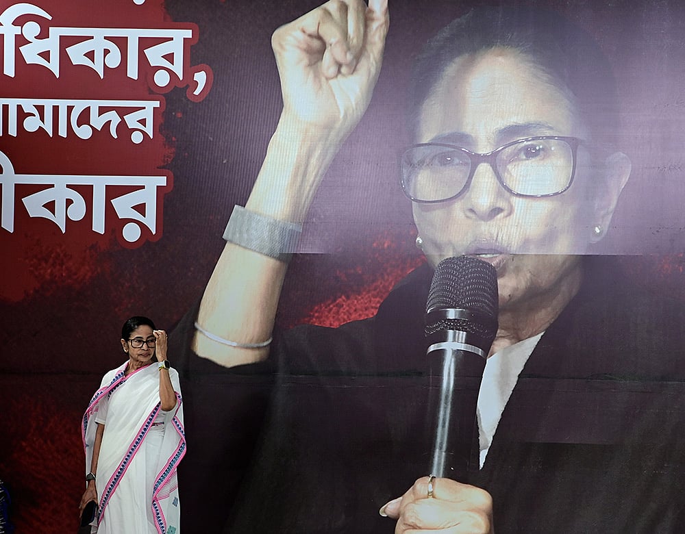Mamata Banerjees sit-in against LPG price hike