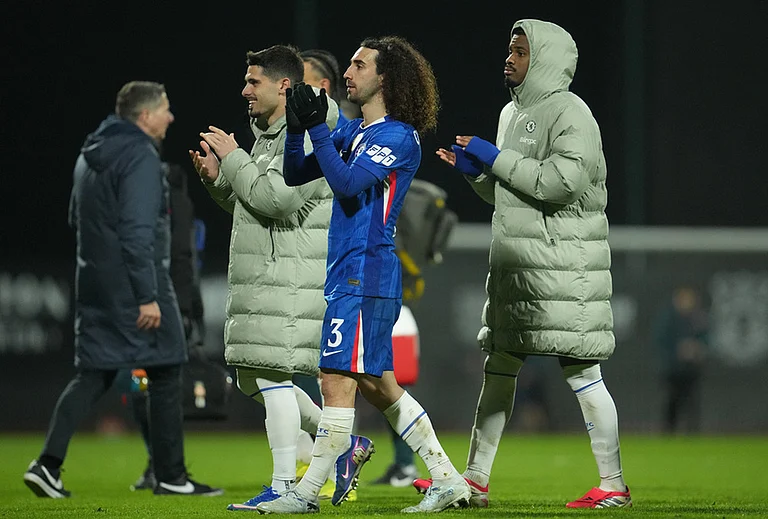 Chelsea players walk off the pitch after the fifth round FA Cup soccer match between Wrexham and Chelsea in Wrexham, Wales. - | Photo: AP/Jon Super