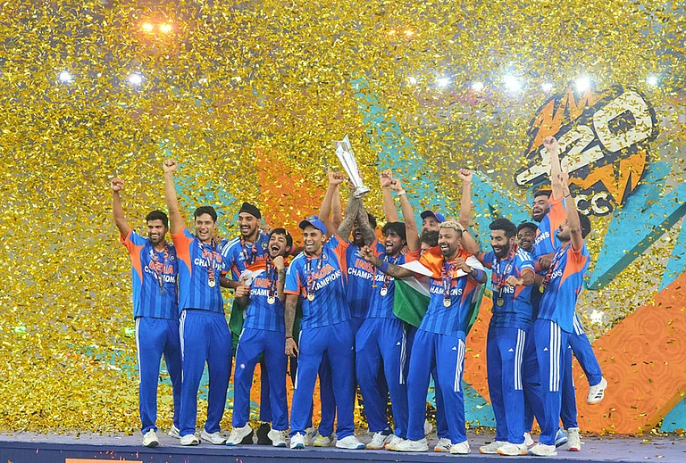 India's players celebrate with the trophy after winning the T20 World Cup final match against New Zealand, in Ahmedabad.
- | Photo: AP/Rafiq Maqbool