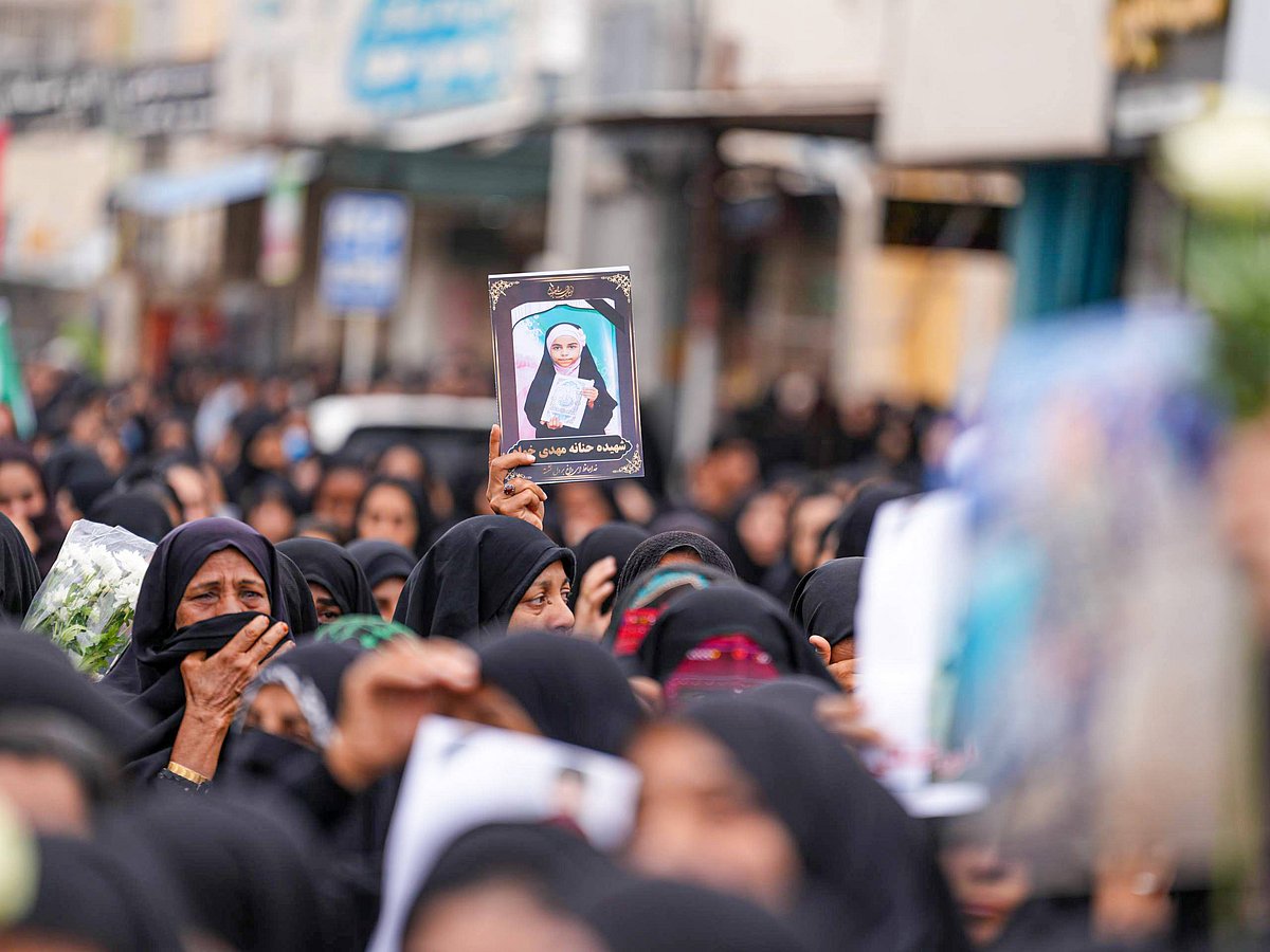 IMAGO / Anadolu Agency : Funeral held for children who lost their lives in US-Israeli attack on Iranian Primary School MINAB, IRAN 