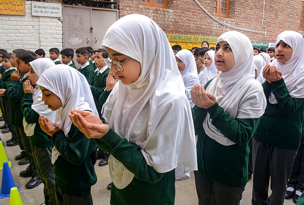 Schools reopen in Kashmir