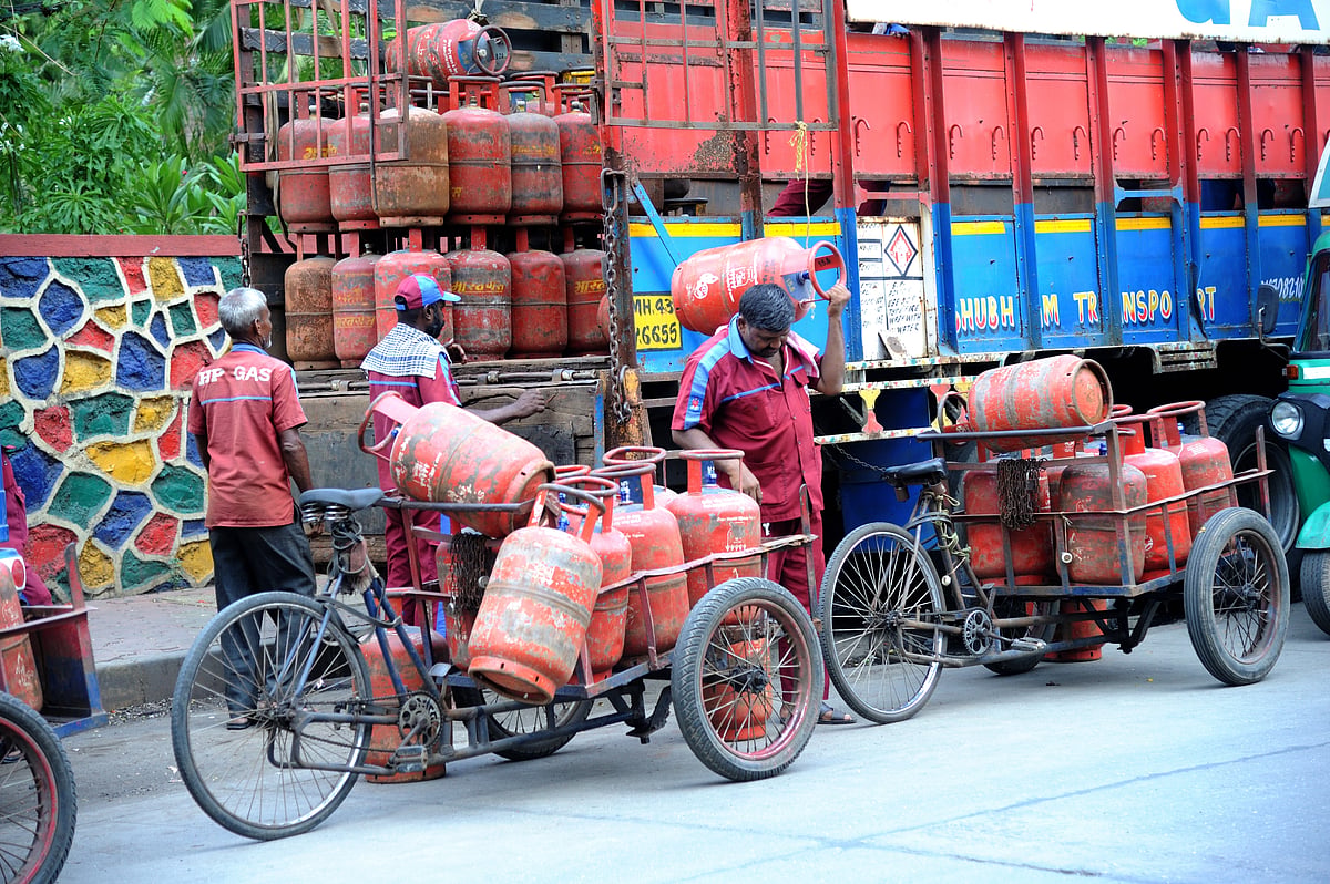 Shuttestock : The government recently increased the price of domestic LPG cylinders by Rs 60 and commercial cylinders by Rs 115, citing disruptions to energy supply routes in the Middle East.
