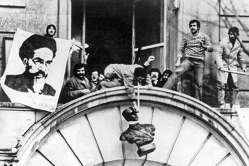 Iranian students hang a bust of Mohammad Reza Shah Pahlavi at the Iranian embassy in Paris in 1979