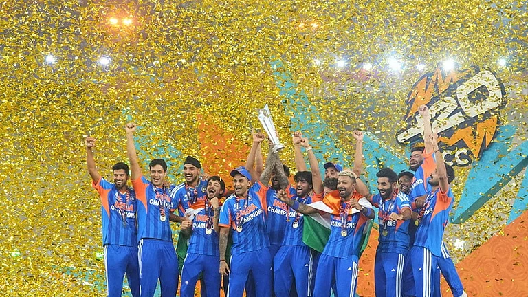 India's players celebrate with the trophy after winning the T20 World Cup final match against New Zealand, in Ahmedabad.
- | Photo: AP/Rafiq Maqbool