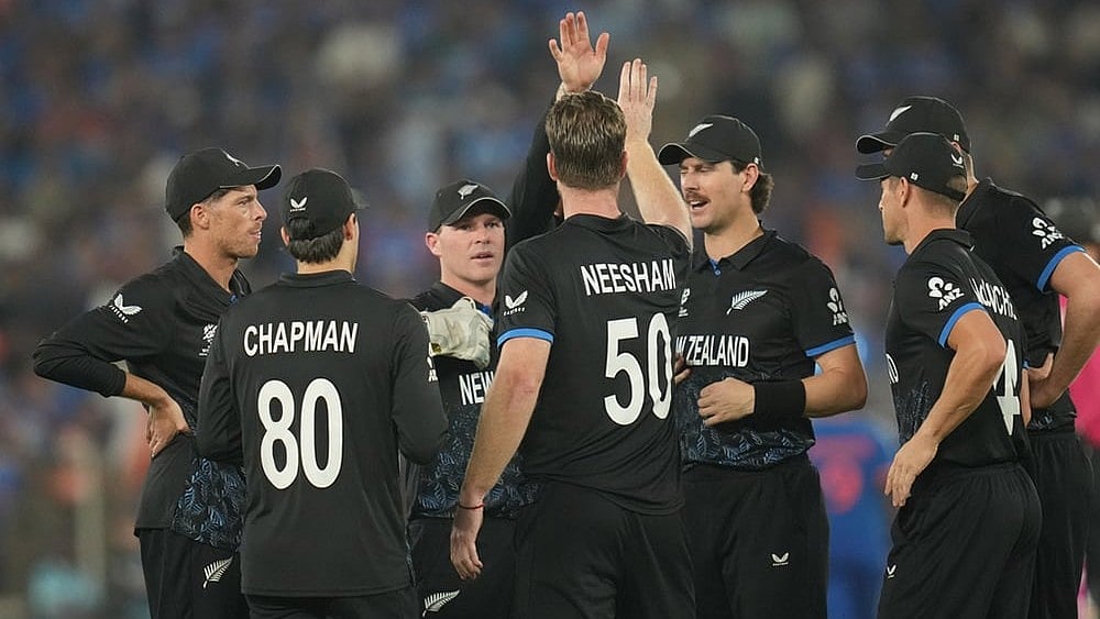 New Zealand's James Neesham, center, celebrates the wicket of India's Sanju Samson with teammates during the T20 World Cup cricket final match between India and New Zealand in Ahmedabad. - | Photo: AP/Rafiq Maqbool