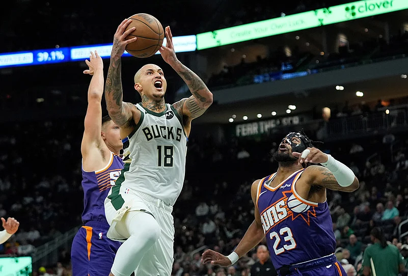 Milwaukee Bucks Vs Phoenix Suns NBA basketball-Kyle Kuzma