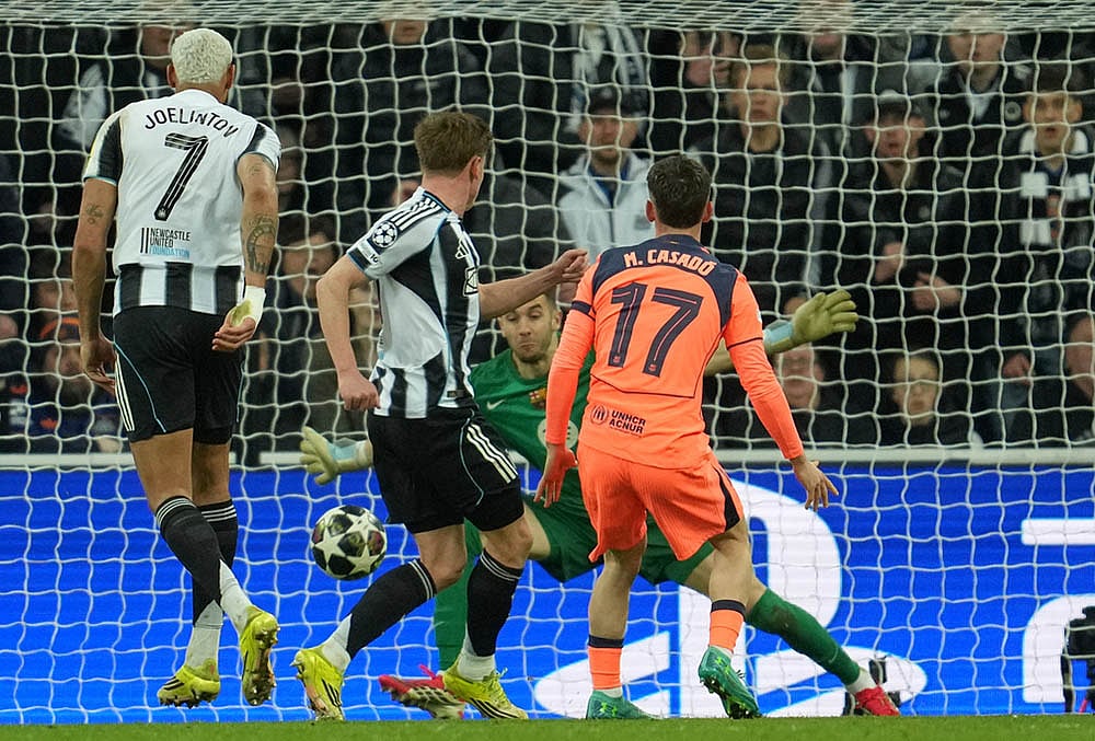 Newcastle United vs fc Barcelona UEFA Champions League soccer-Harvey Barnes