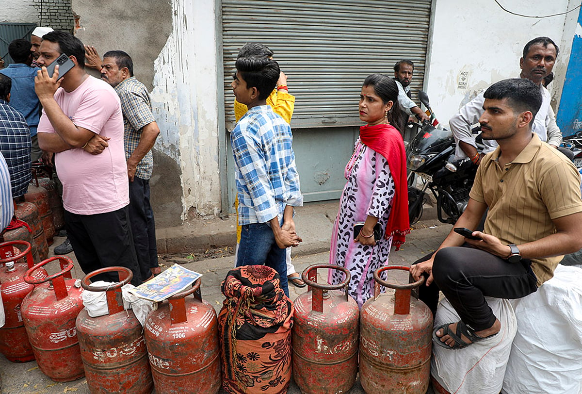 Middle East conflict PG supply shortage in Lucknow