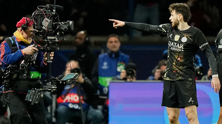 PSG's Khvicha Kvaratskhelia celebrates after scoring his side's fourth goal during the first leg of the Champions League round of 16 soccer match between Paris Saint-Germain and Chelsea, in Paris, Wednesday, March 11, 2026. - | Photo: AP/Michel Euler