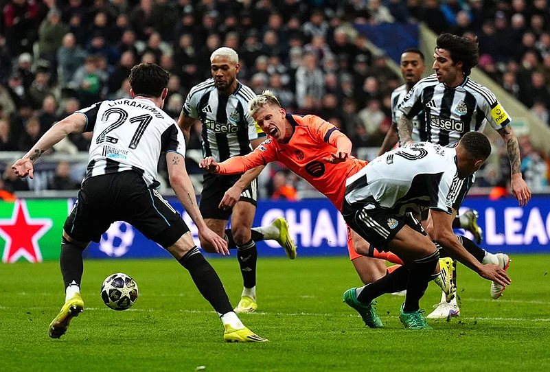 Newcastle United vs fc Barcelona UEFA Champions League soccer-Malick Thiaw