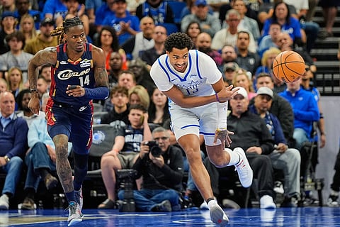 Orlando Magic guard Jett Howard, right, passes the ball in front of Cleveland Cavaliers guard Keon Ellis (14) during the first half of an NBA basketball game in Orlando, Fla.