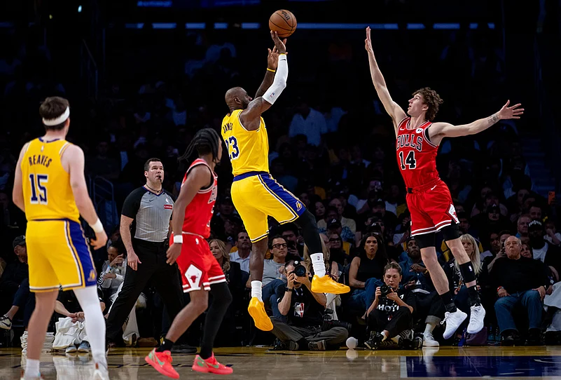 LA Lakers Vs Chicago Bulls NBA basketball-LeBron James