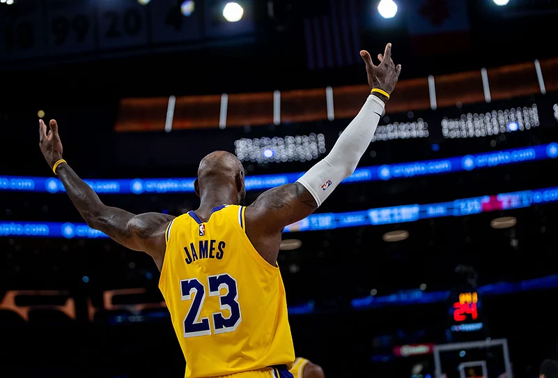 LA Lakers Vs Chicago Bulls NBA basketball-LeBron James