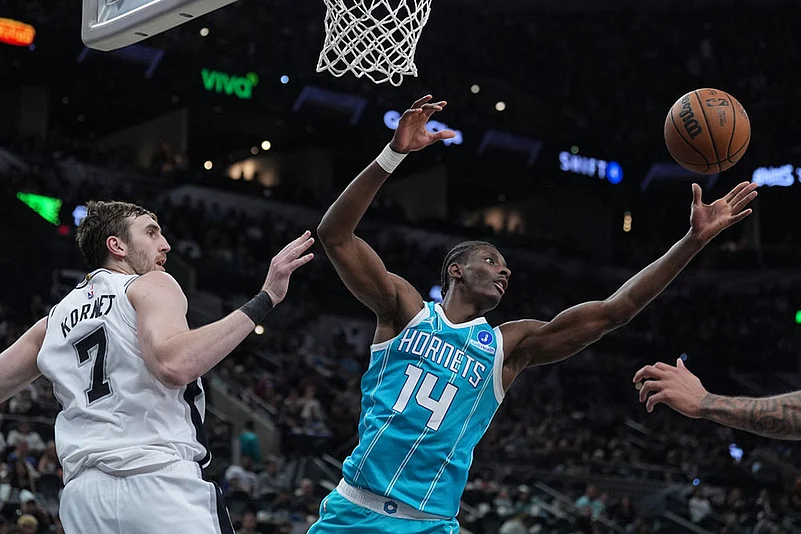 NBA Basketball Game: San Antonio Spurs vs Charlotte Hornets