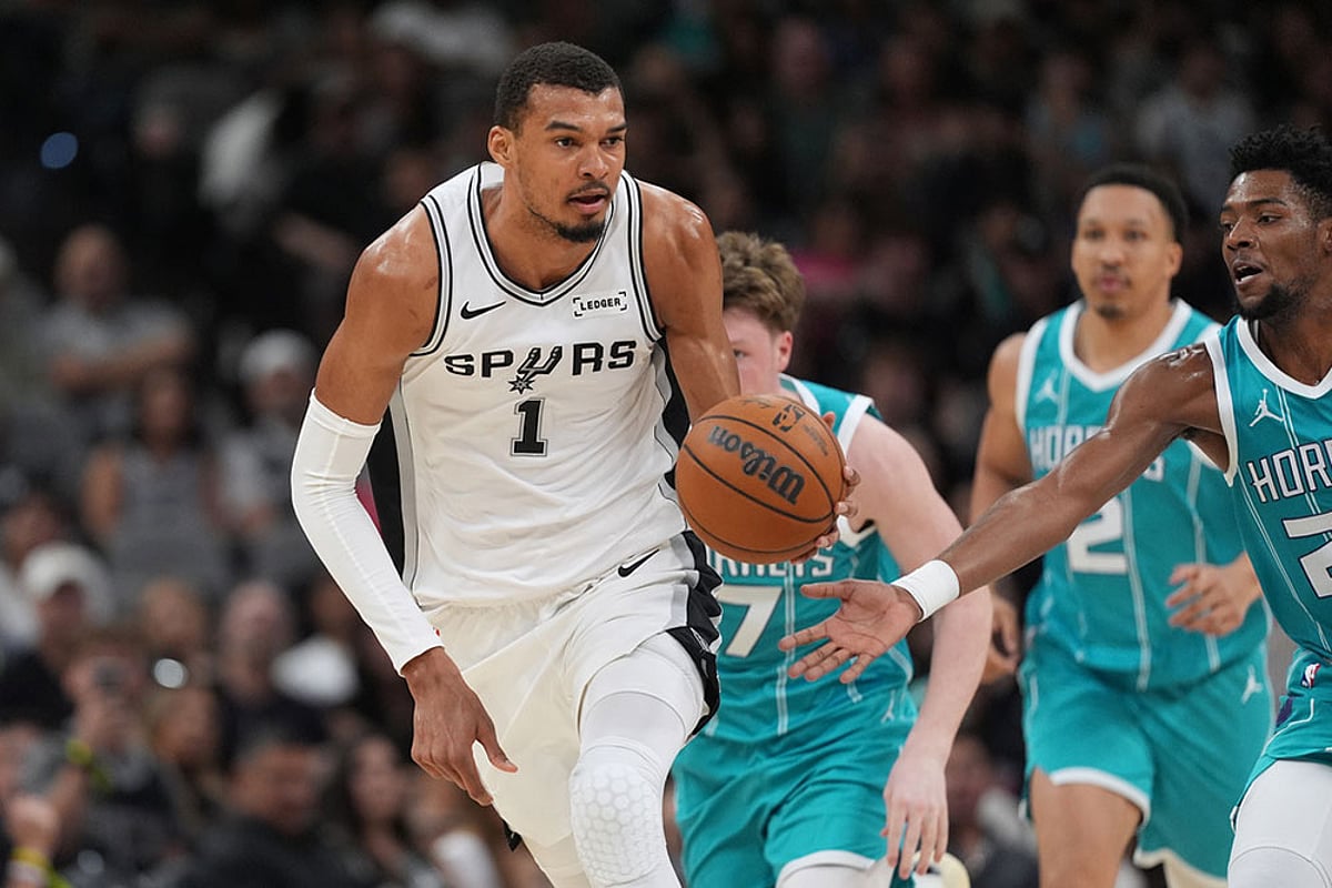 NBA: San Antonio Spurs vs Charlotte Hornets