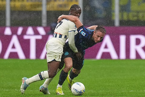 Atalanta's Kamaldeen Sulemana holds Inter Milan's Davide Frattesi during the Serie A soccer match between Inter Milan and Atalanta in Milan, Italy.