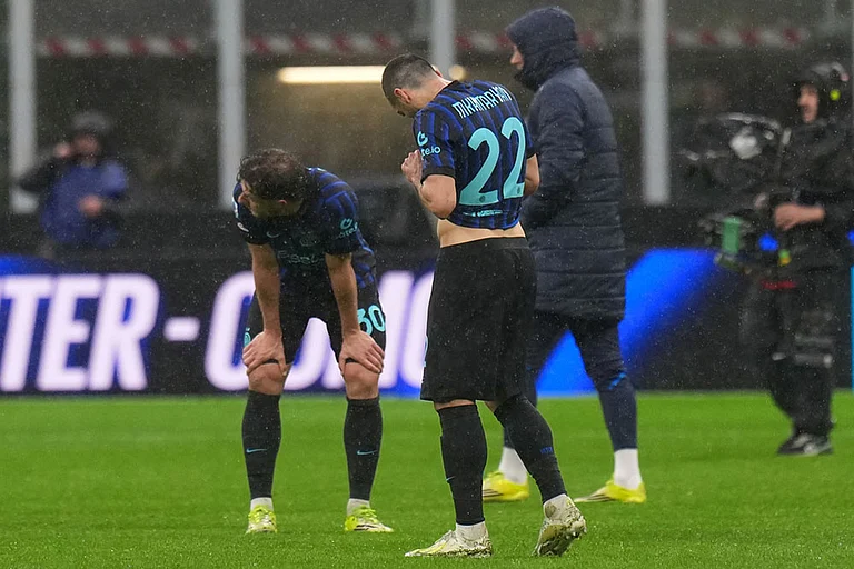 Inter Milan's Carlos Augusto, left, and Henrikh Mkhitaryan react after the Serie A soccer match between Inter Milan and Atalanta in Milan, Italy - | Photo: AP/Antonio Calanni