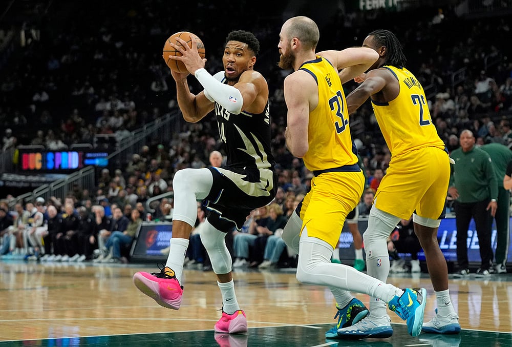 Milwaukee Bucks Vs Indiana Pacers NBA game-Giannis Antetokounmpo