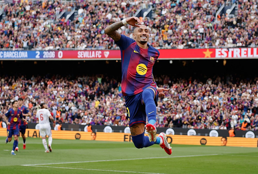 Barcelona's Raphinha celebrates after scoring during the Spanish La Liga soccer match between Barcelona and Sevilla in Barcelona, Spain - | Photo: AP/Joan Monfort