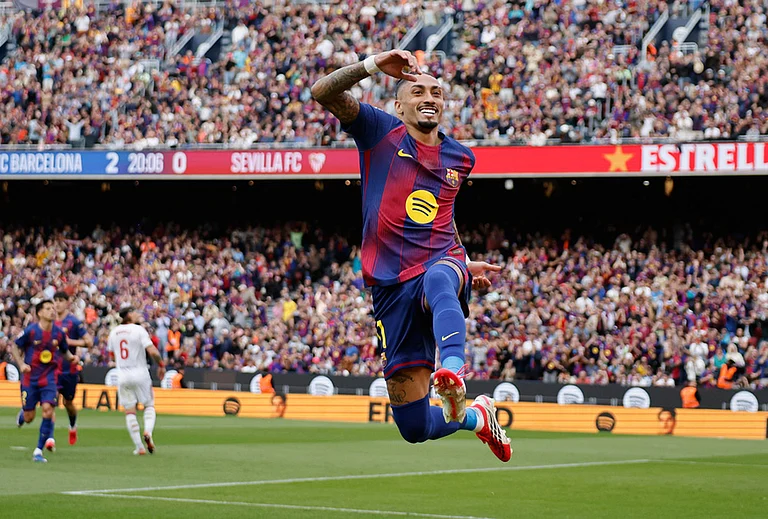 Barcelona's Raphinha celebrates after scoring during the Spanish La Liga soccer match between Barcelona and Sevilla in Barcelona, Spain - | Photo: AP/Joan Monfort