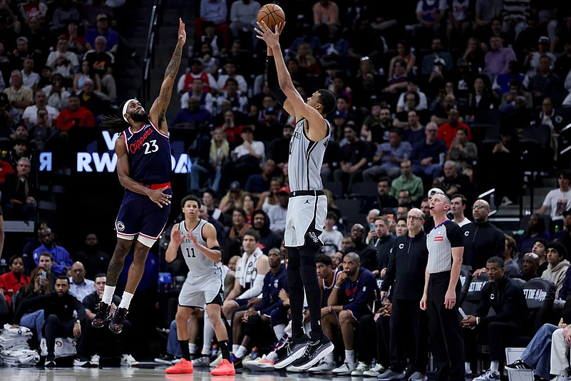 NBA Basketball: Los Angeles Clippers vs San Antonio Spurs