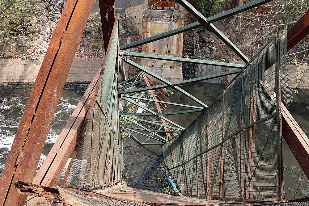 Foot overbridge collapses in Delhis Roop Nagar