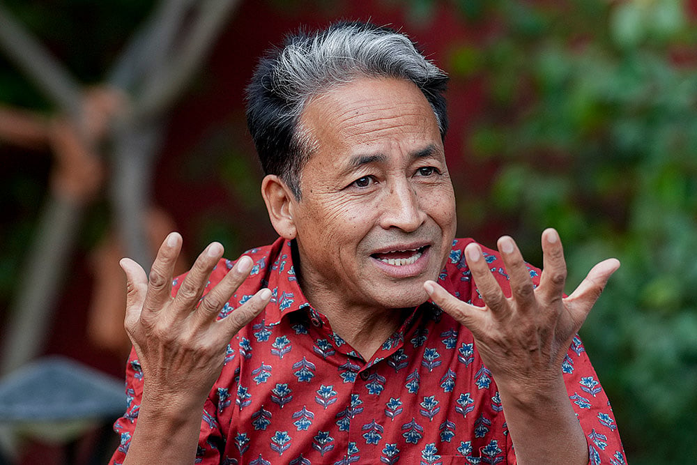 Sonam Wangchuk addresses press meet