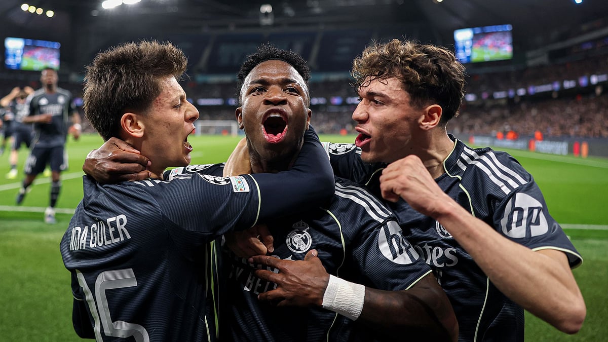 realmadrid/X : Vinicius Jr celebrating a goal with Real Madrid teammates against Man City in UEFA Champions League 2025-26 round of 16. 