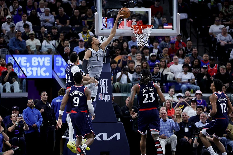 NBA Basketball Game: Los Angeles Clippers vs San Antonio Spurs