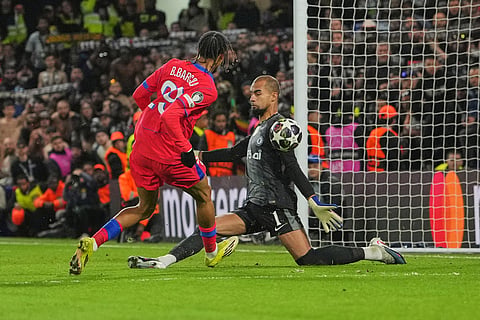 Chelsea's goalkeeper Robert Sanchez, right, makes a save from PSG's Bradley Barcola during the Champions League soccer match between Chelsea and Paris Saint-Germain in London, England, Tuesday, March 17, 2026. ()