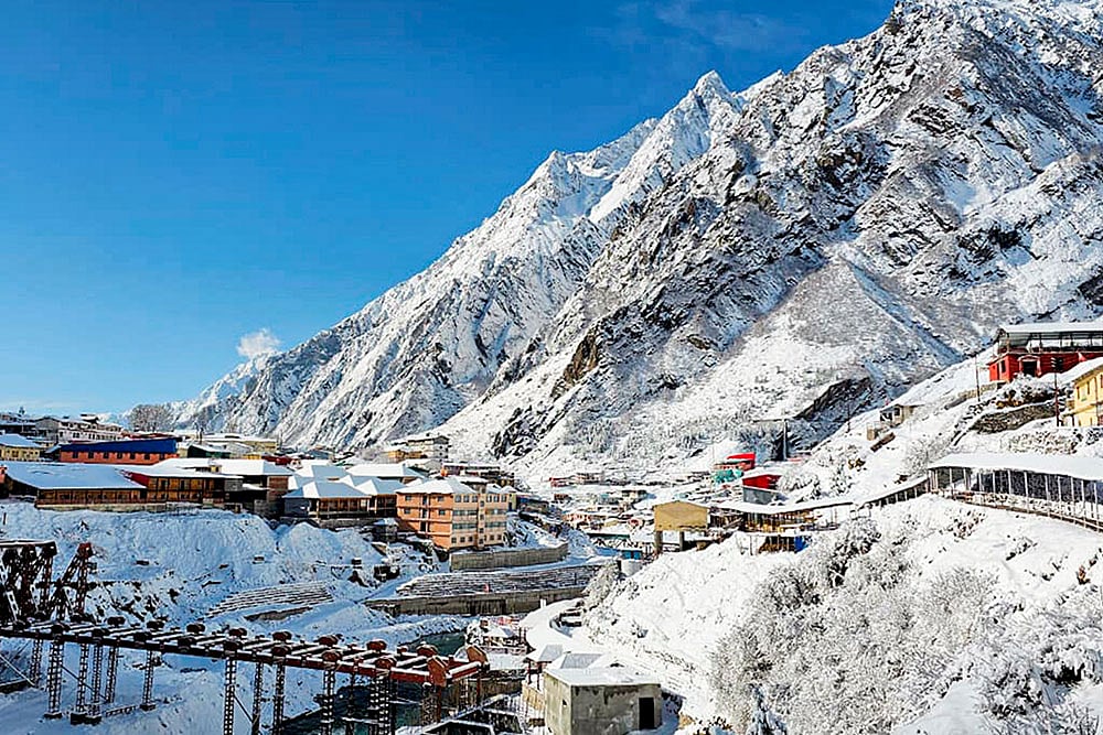Weather: Snowfall in Chamoli