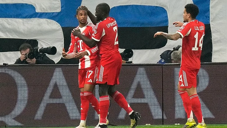 Bayern's Michael Olise (17) celebrates after scoring his side's second goal during the Champions League round of 16 soccer match between Atalanta and FC Bayern Munich in Bergamo, Italy. - | Photo: AP/Luca Bruno
