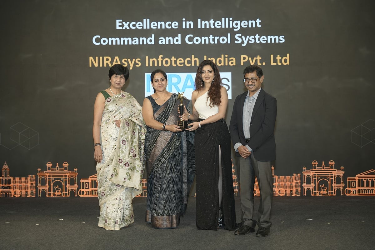 Ms. Aparna Gaurav, Vice President-Sales, NIRAsys receiving the award