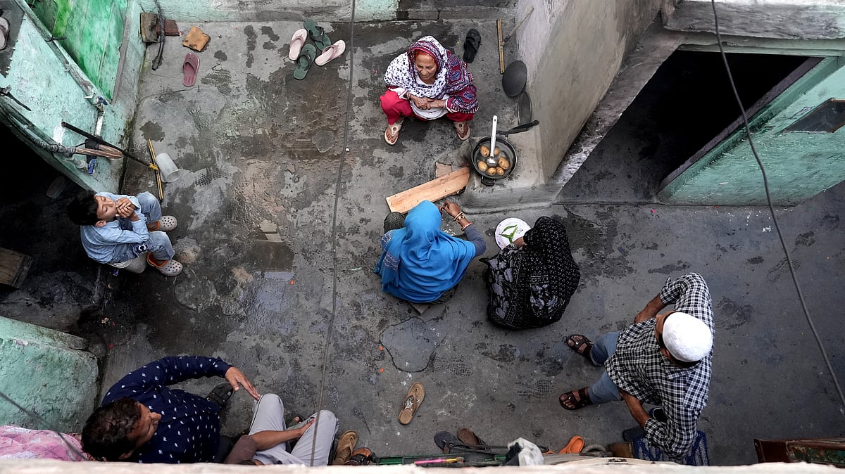 Tribhuvan Tiwari
 : Both domestic and commercial LPG requirements are unmet in Delhi's Okhla, amid a national crisis triggered by the West Asia war.